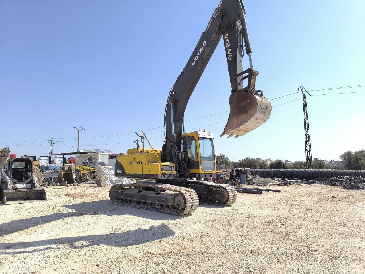 للبيع حفار فولفو في القاهرة, باكر فولفو 210 موديل 2014 تواجد القاهرة, سوق الحفارات في مصر