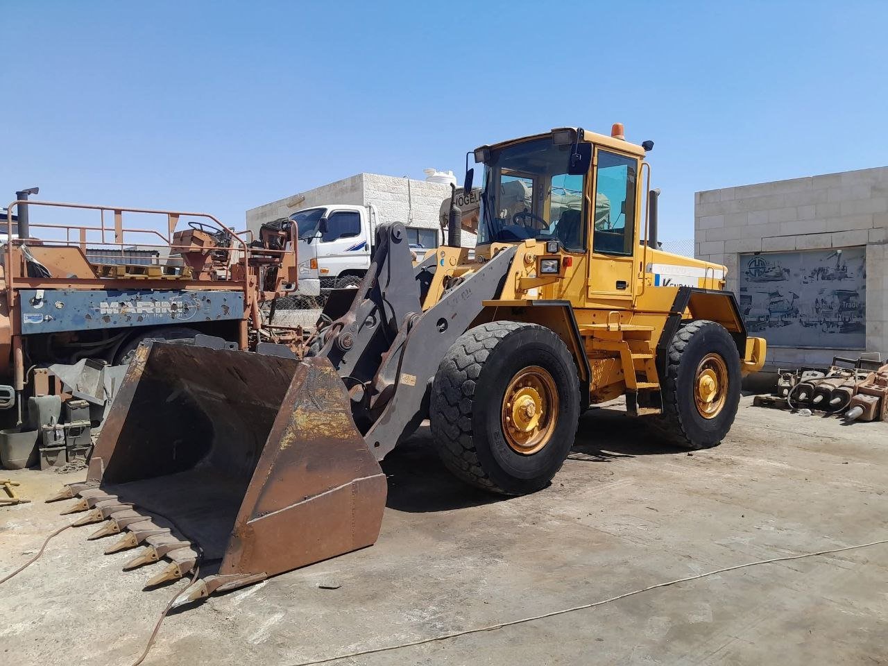 Volvo Loader for Sale in Assiut, Volvo L90 D Loader Model 2000 Imported from Europe Fully Inspected Located in Assiut, Largest Arab Market for Loaders