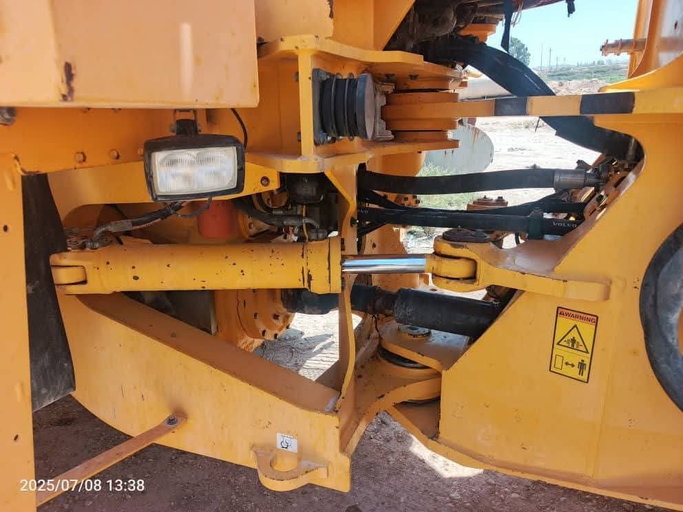 Volvo Loader for Sale in Giza, Volvo 180F Loader Model 2009 Located in Giza, Heavy Equipment Market in Egypt