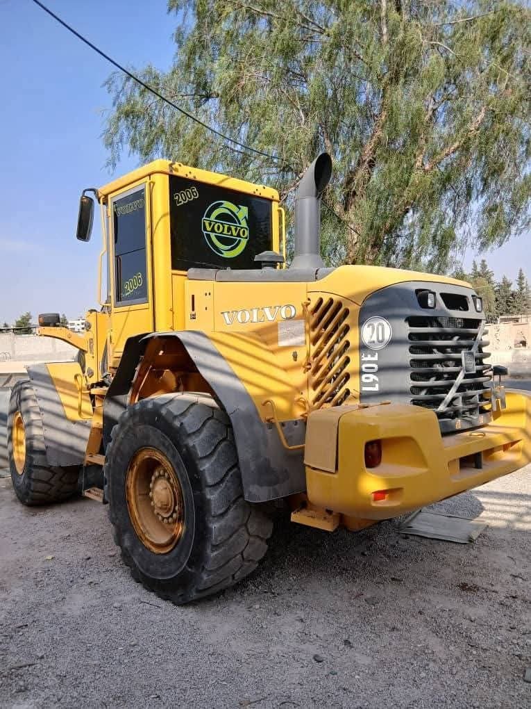 للبيع تركس فولفو في القاهرة, لودر VOLVO L90 E كهرباء فحص كامل موديل 2003 بمواصفات 2006 وارد ألمانيا بحالة ممتازة تواجد القاهرة, سوق المعدات الثقيلة في مصر