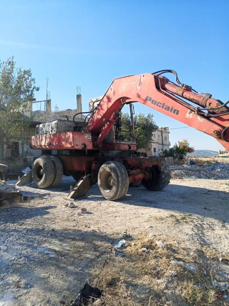Poclain Excavator for Sale in Aswan, Poclain 90 Model 2002, Located in Aswan, Heavy Equipment Market in Egypt