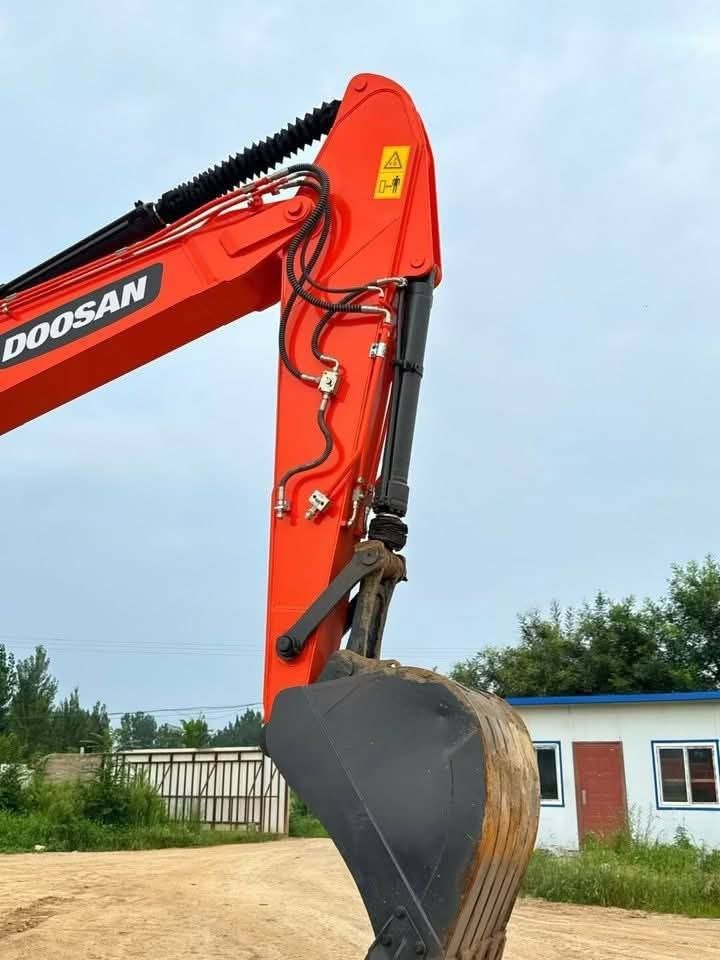 Doosan Excavator for Sale in Aswan, Doosan 225 Model 2024, Located in Aswan, Heavy Equipment Market in Egypt
