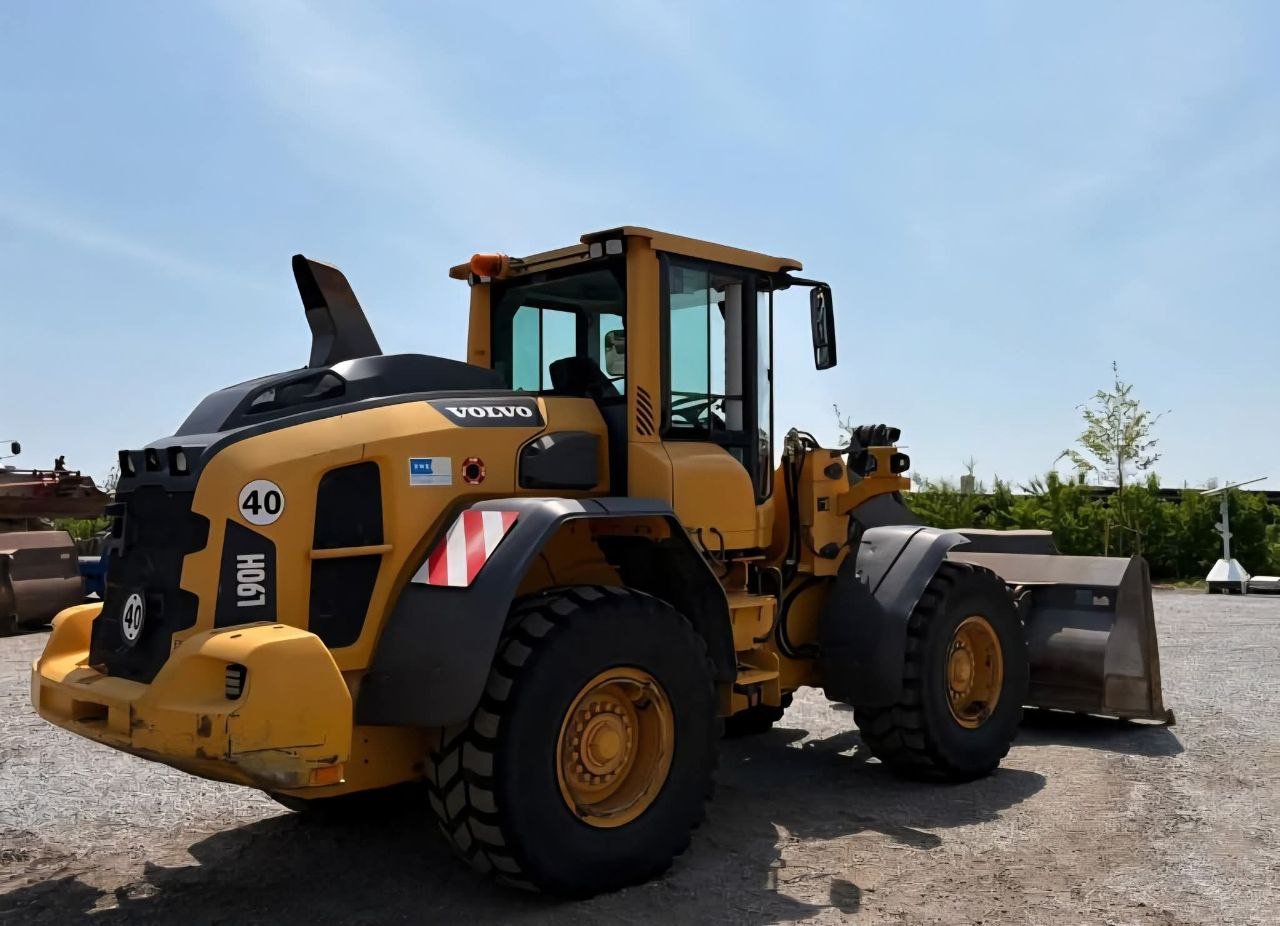 Volvo Loader for Sale in Suez, VOLVO L90, Located in Suez, Heavy Equipment Market in Egypt