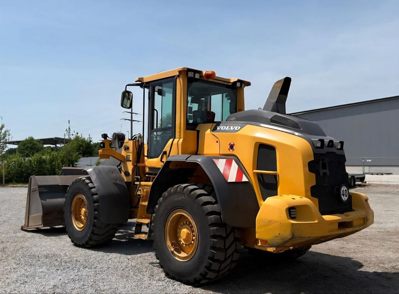 Volvo Loader for Sale in Suez, VOLVO L90, Located in Suez, Heavy Equipment Market in Egypt