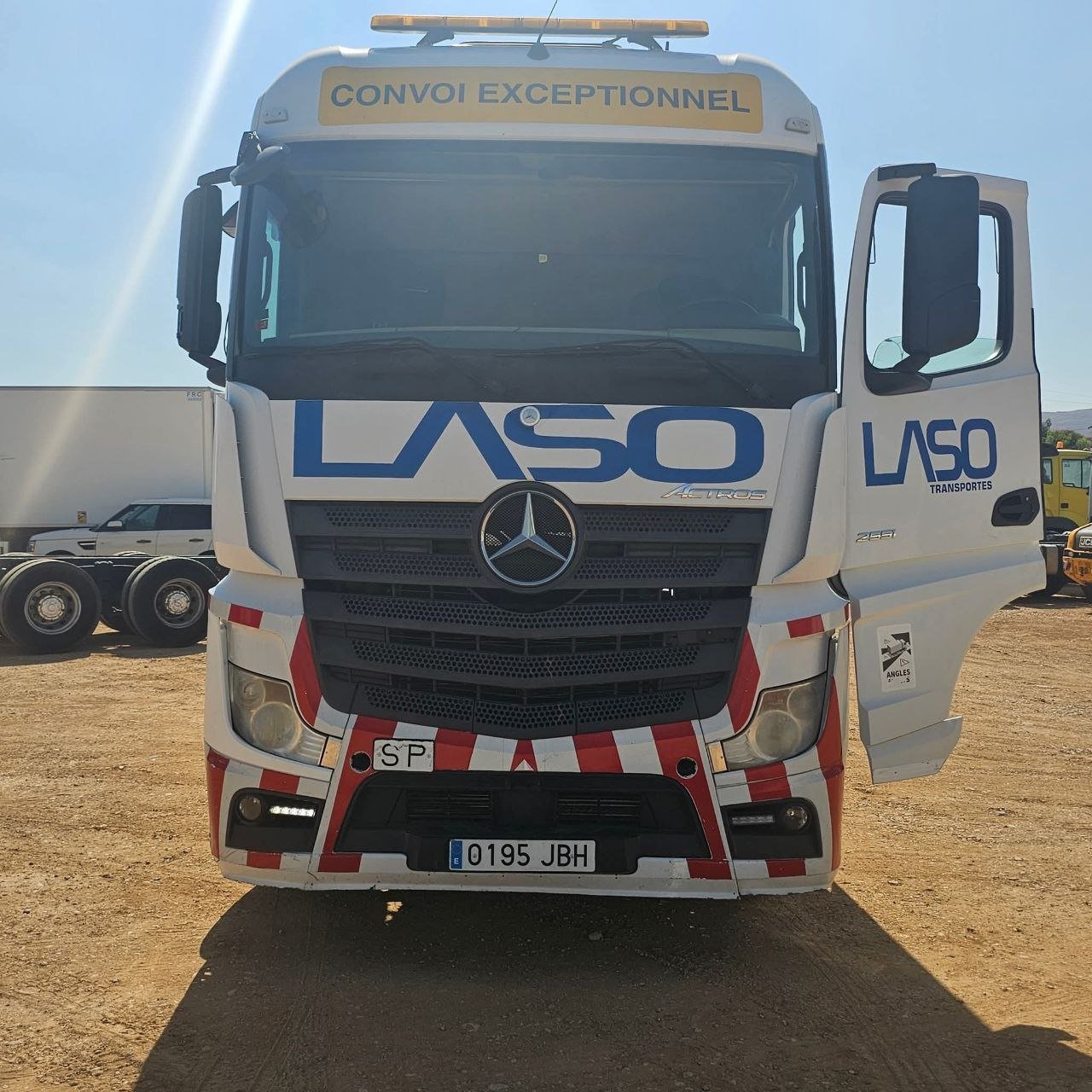 Mercedes Actros Truck Head for Sale in Cairo, 2015 Actros 2551 Single MP4, Located in Cairo, Best Deals on Trucks and Heavy Equipment
