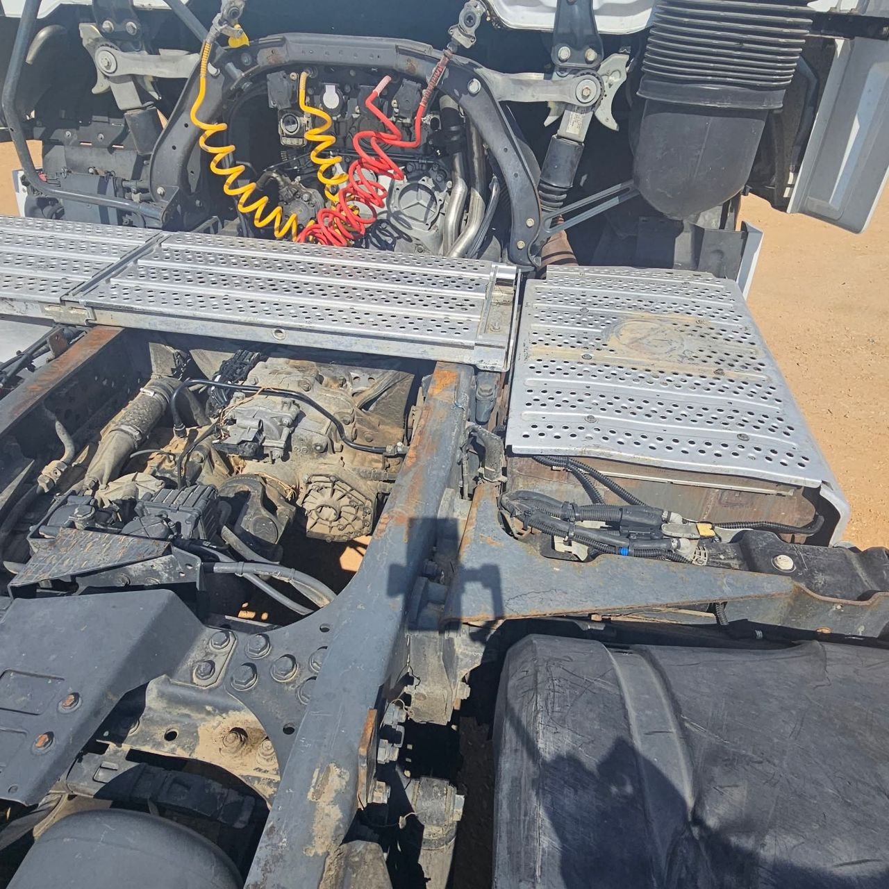 Mercedes Actros Truck Head for Sale in Cairo, 2015 Actros 2551 Single MP4, Located in Cairo, Best Deals on Trucks and Heavy Equipment