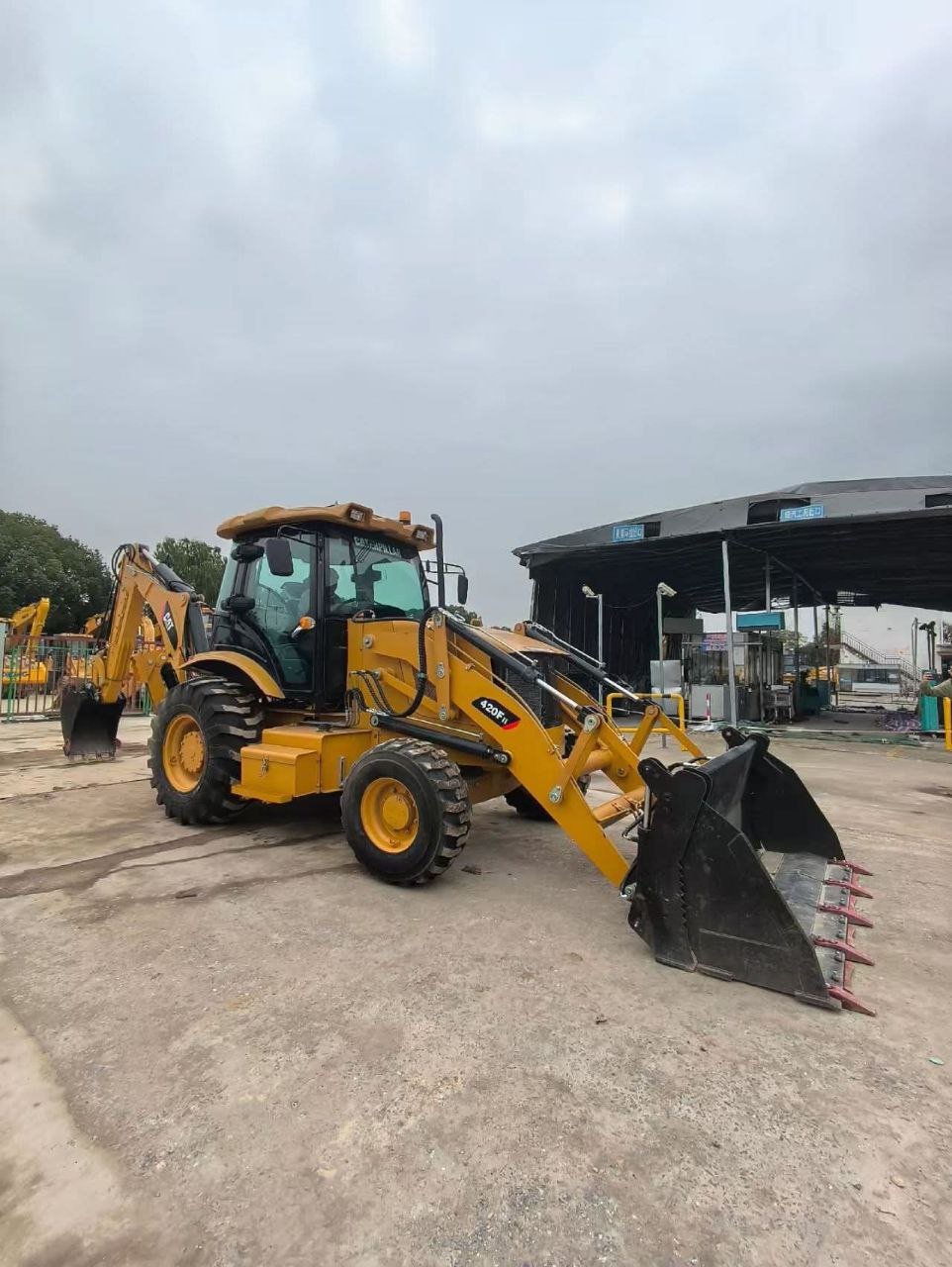 Caterpillar Loader for Sale in Suez, Caterpillar 120 Dual Loader Model 2009, Located in Suez, Heavy Equipment Market in Egypt