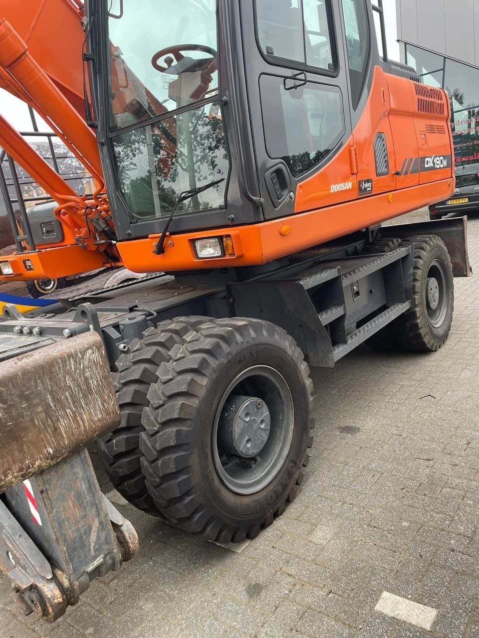 Doosan Excavator for Sale in Cairo, 2015 Doosan DX190W Wheeled Excavator in Excellent Condition, Located in Cairo, Best Deals on Excavators and Heavy Equipment