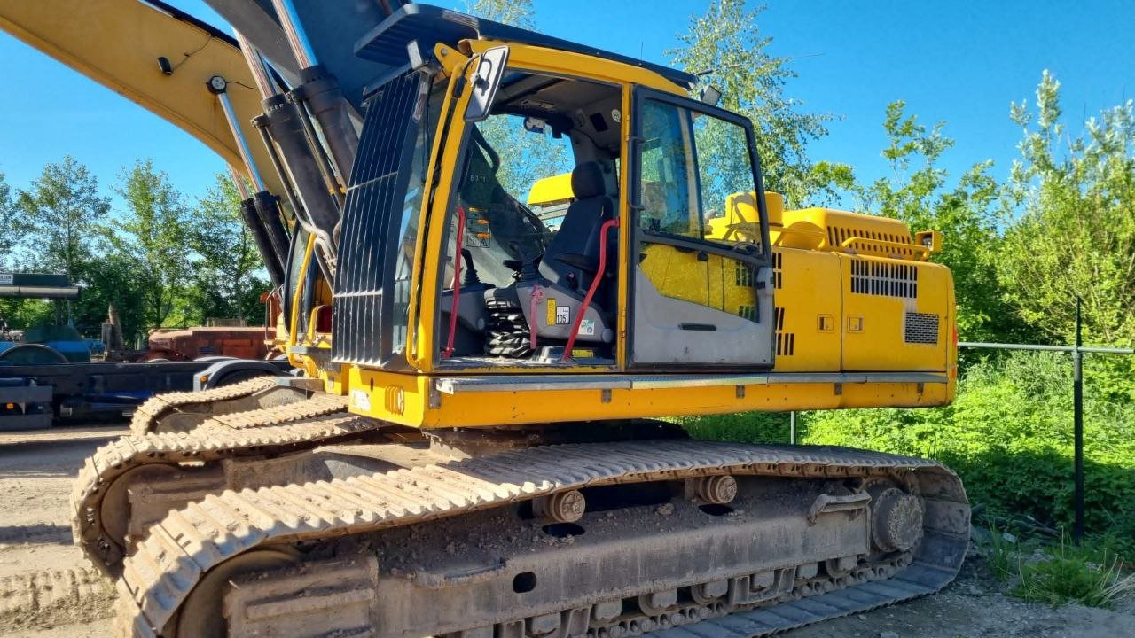 Volvo Excavator for Sale in Cairo, 2017 Volvo 360 Excavator in Excellent Condition, Located in Cairo, Best Deals on Excavators and Heavy Equipment