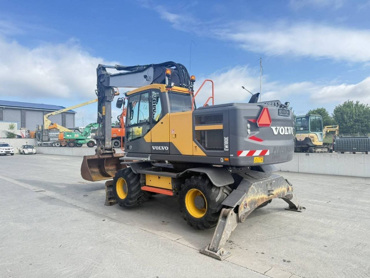 Volvo Excavator for Sale in Cairo, 2016 Volvo EW180 Wheeled Excavator in Excellent Condition, Located in Cairo, Best Deals on Excavators and Heavy Equipment