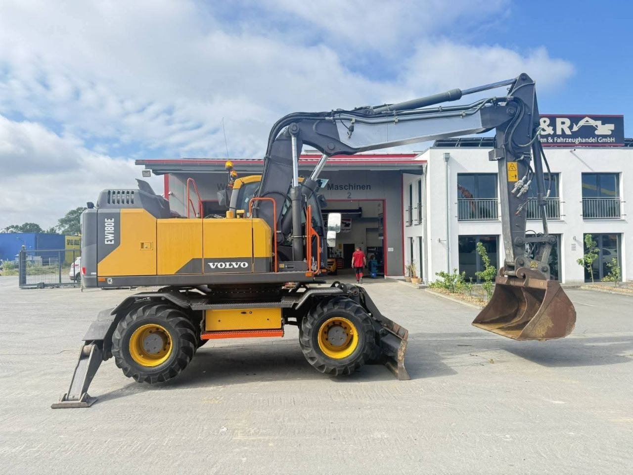 Volvo Excavator for Sale in Cairo, 2016 Volvo EW180 Wheeled Excavator in Excellent Condition, Located in Cairo, Best Deals on Excavators and Heavy Equipment