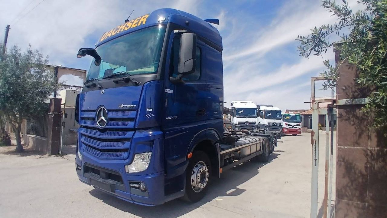 Mercedes Actros Truck Head for Sale in Cairo, 2015 Mercedes Actros MP4 2545 in Excellent Condition, Located in Cairo, Best Deals on Trucks and Heavy Equipment