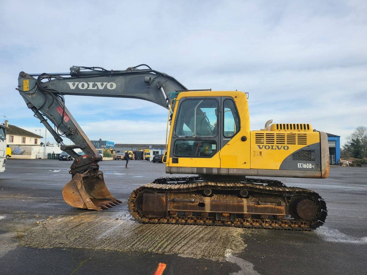 Volvo Excavator for Sale in Egypt, Volvo EC169B European Import Model 2009 Located in Cairo, Heavy Equipment Market in Egypt