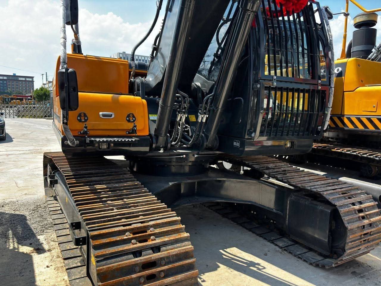 Hyundai Excavator for Sale in Egypt, 2022 Hyundai Excavator, Almost New, Located in Cairo, Best Heavy Equipment Deals