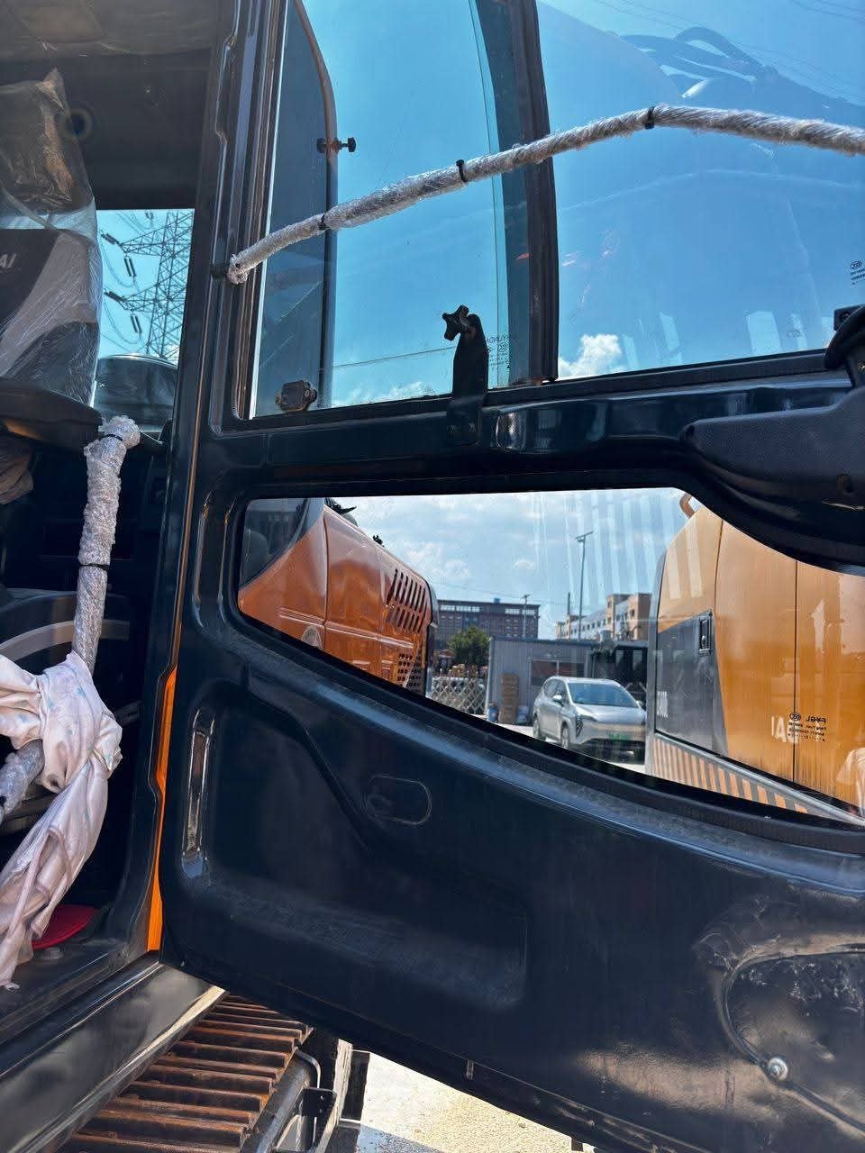 Hyundai Excavator for Sale in Egypt, 2022 Hyundai Excavator, Almost New, Located in Cairo, Best Heavy Equipment Deals