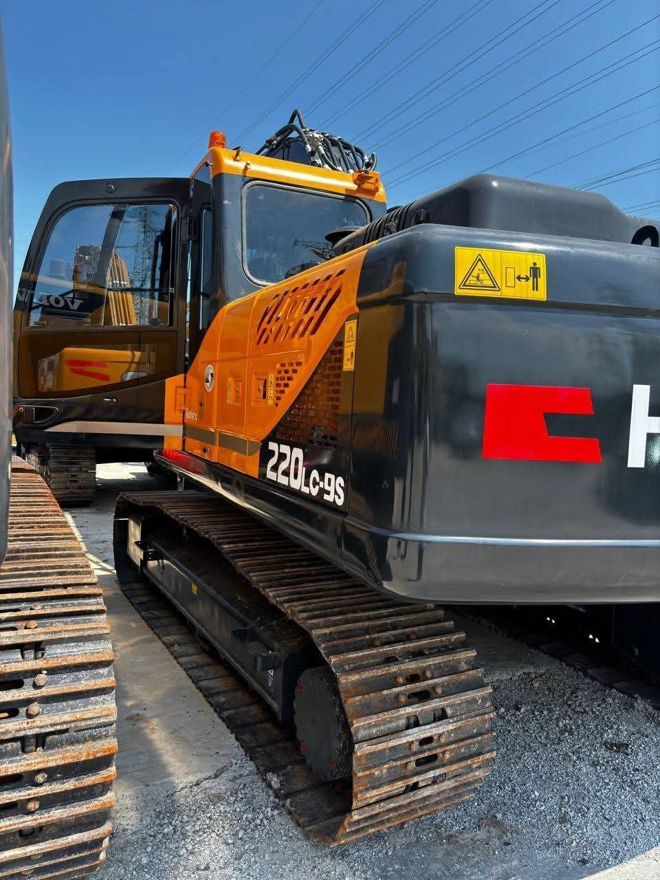 Hyundai Excavator for Sale in Egypt, 2022 Hyundai Excavator, Almost New, Located in Cairo, Best Heavy Equipment Deals