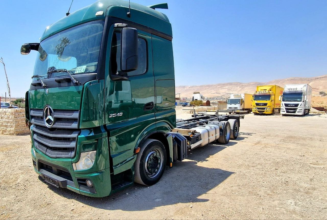 راس شاحنة مرسيدس للبيع في القاهرة، اكتروس MP4 قياس 2548 موديل 2015 بحالة ممتازة، أفضل عروض الشاحنات الثقيلة