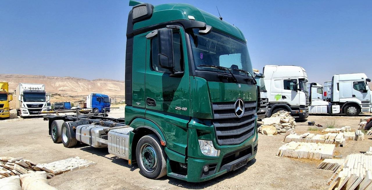 راس شاحنة مرسيدس للبيع في القاهرة، اكتروس MP4 قياس 2548 موديل 2015 بحالة ممتازة، أفضل عروض الشاحنات الثقيلة
