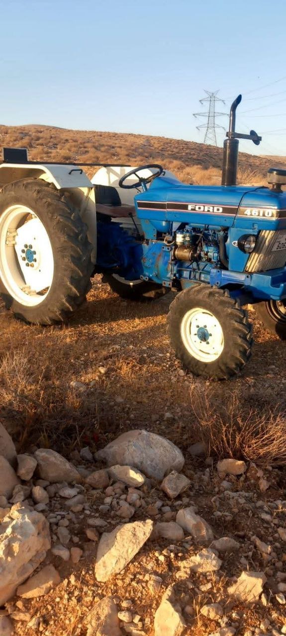 تركتور فورد للبيع في مصر، جرار فورد 4610 موديل1987 بحالة ممتازة، تواجد أسوان، أفضل عروض المعدات الزراعية