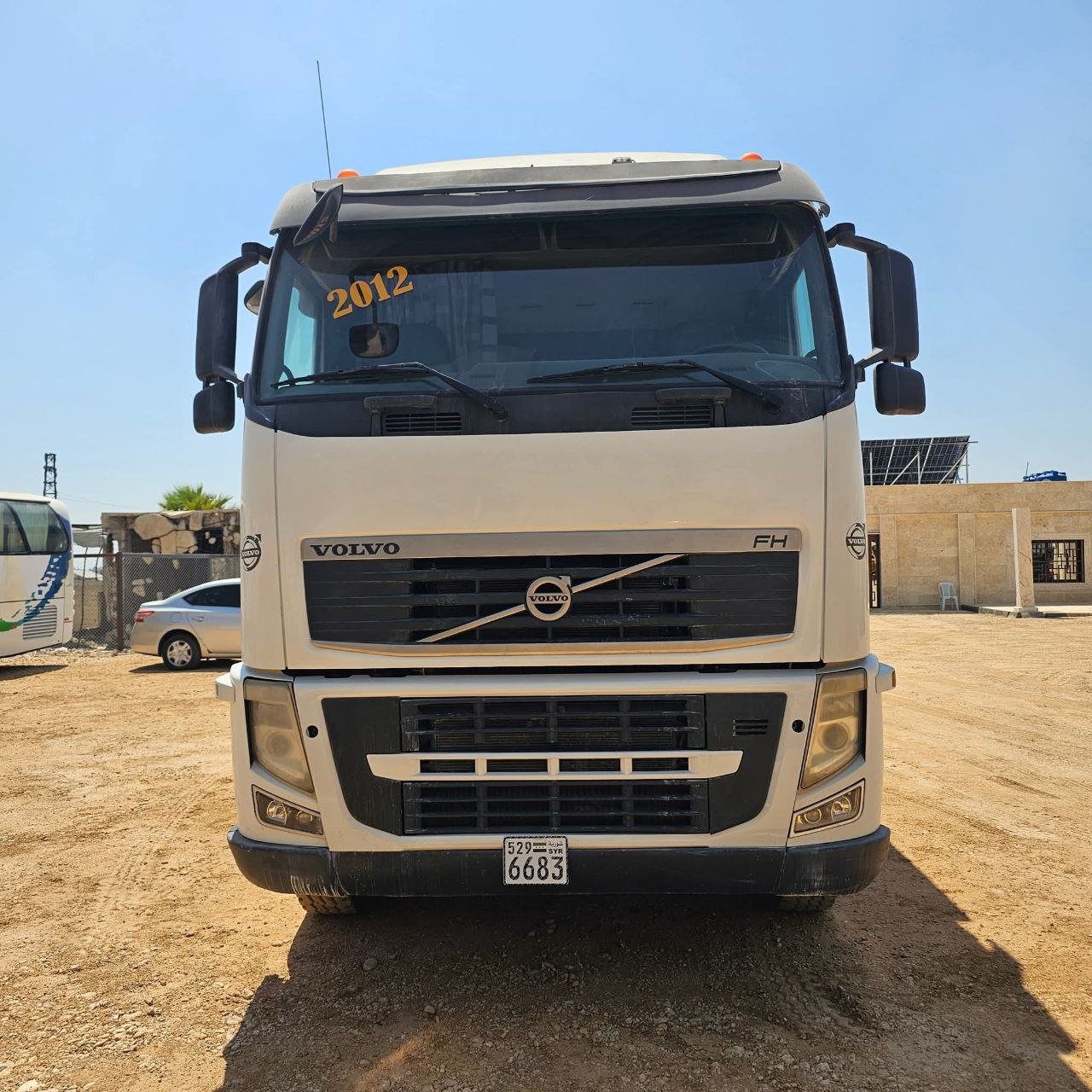 للبيع شاحنة قلاب فولفو FH 460 قلاب سنة الصنع 2012 متواجدة في القاهرة