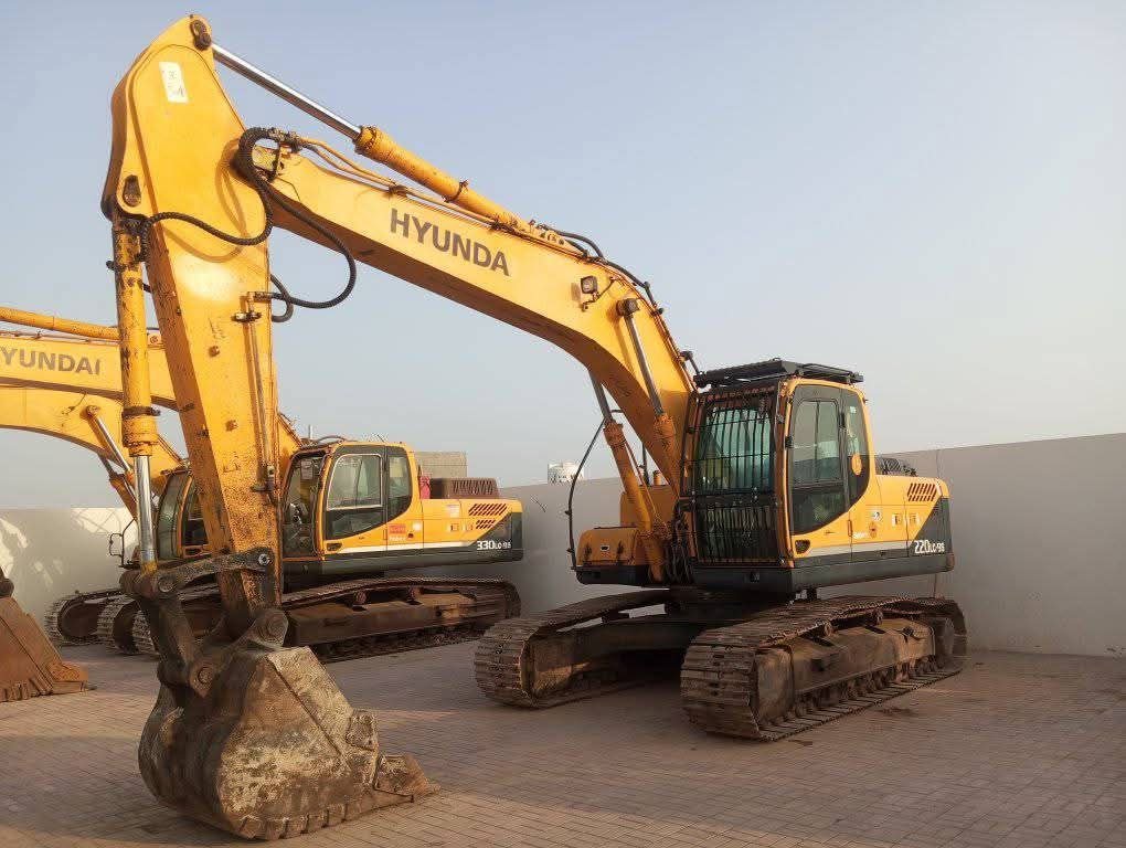 حفار هيونداي للبيع في مصر، هيونداي 220LC-9 موديل 2016 تواجد الإسكندرية، افضل موقع لبيع المعدات الثقيلة في مصر