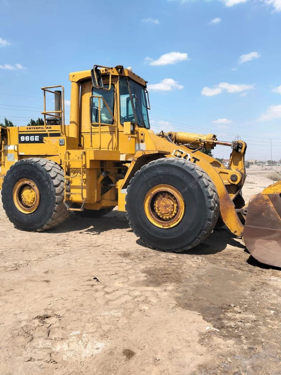 Caterpillar loader for sale in Egypt, Caterpillar 966E model 1990 located in Giza, the best site for selling heavy equipment in Egypt.