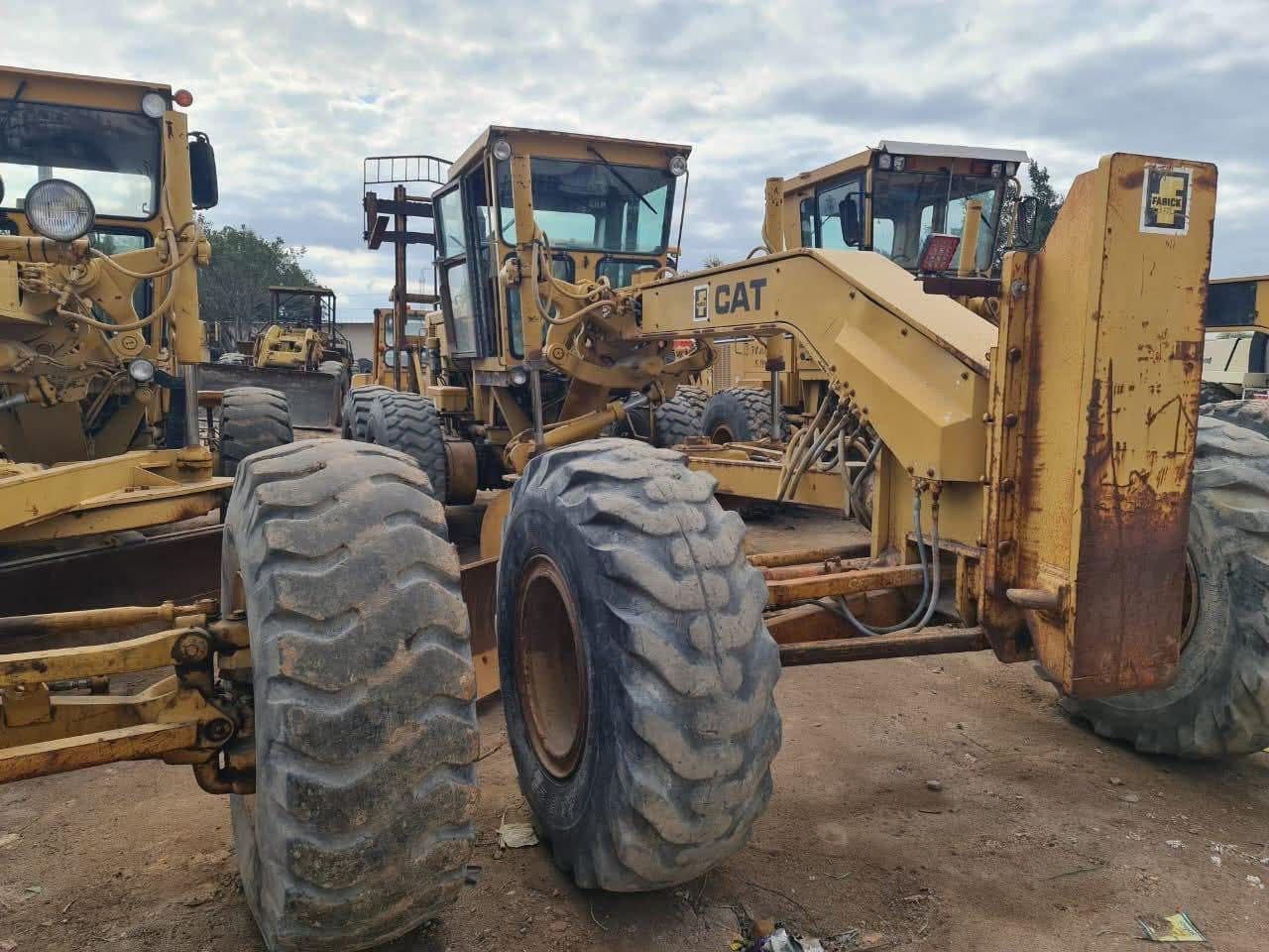 Caterpillar grader for sale in Egypt, Caterpillar 14G model 1986 located in Cairo, the best site for selling heavy equipment in Egypt.