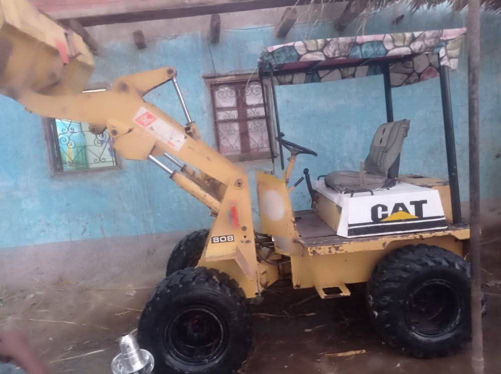 TCM loader for sale in Egypt, 2002 model 808 TCM located in Giza, the best site for selling heavy equipment in Egypt.