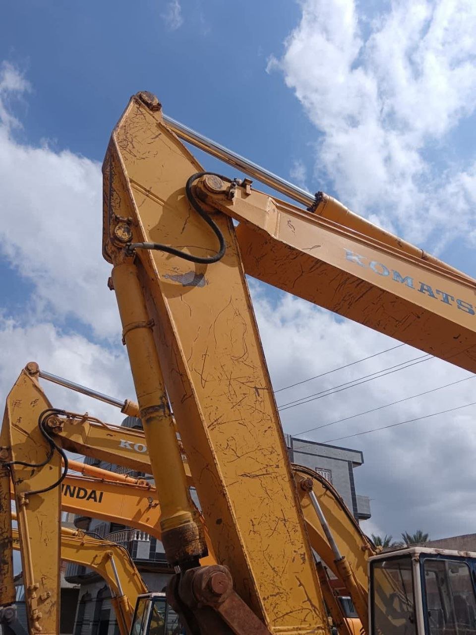 حفار كوماتسو  للبيع في مصر، كوماتسو PC200 موديل 2011 تواجد الجيزة، افضل موقع لبيع المعدات الثقيلة في مصر