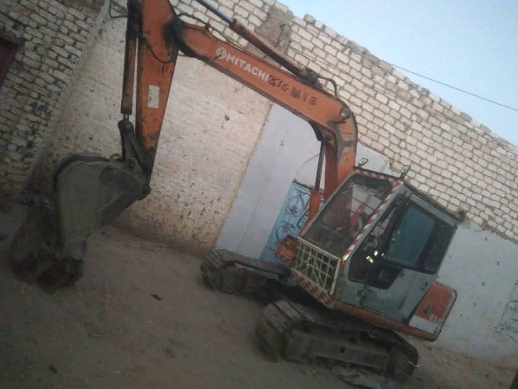 حفار Hitachi للبيع في مصر، Hitachi 60 موديل 2002 تواجد القاهرة، افضل موقع لبيع المعدات الثقيلة في مصر