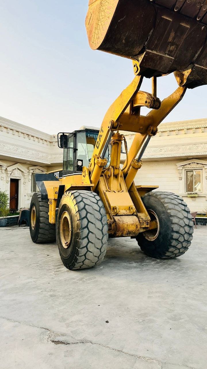 Caterpillar loader for sale in Egypt, Caterpillar 966G model 2002 located in Cairo, the best site for selling heavy equipment in Egypt.