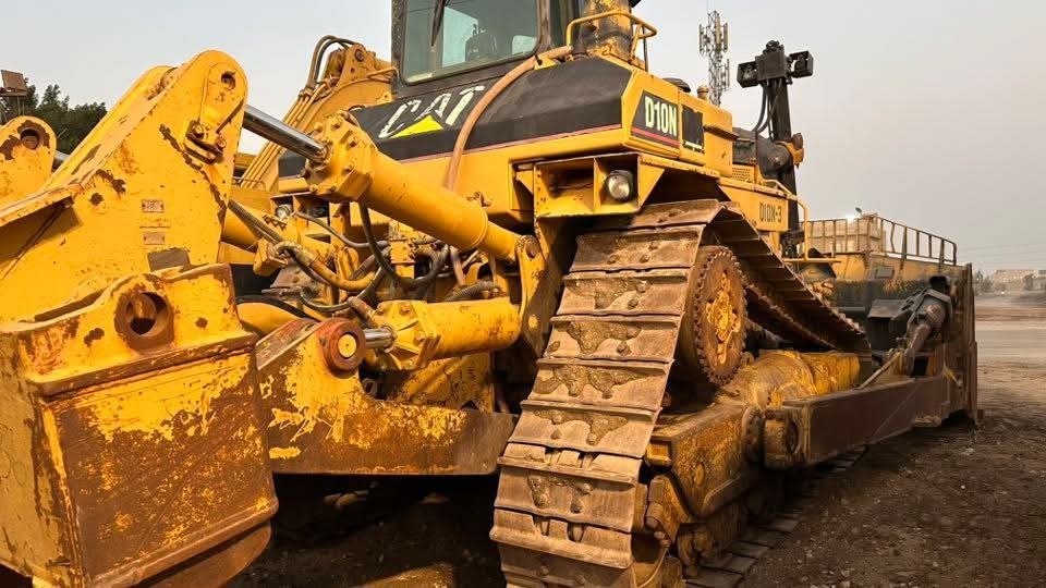 بلدوزر كاتربيلر للبيع في مصر، كاتربيلر D9N موديل 2002 تواجد الجيزة، افضل موقع لبيع المعدات الثقيلة في مصر