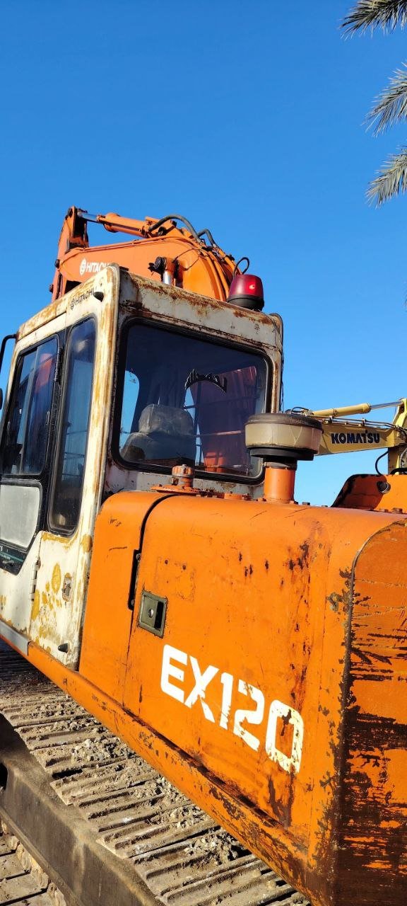 حفار Hitachi للبيع في مصر، Hitachi 120 موديل 2002 تواجد القاهرة، افضل موقع لبيع المعدات الثقيلة في مصر