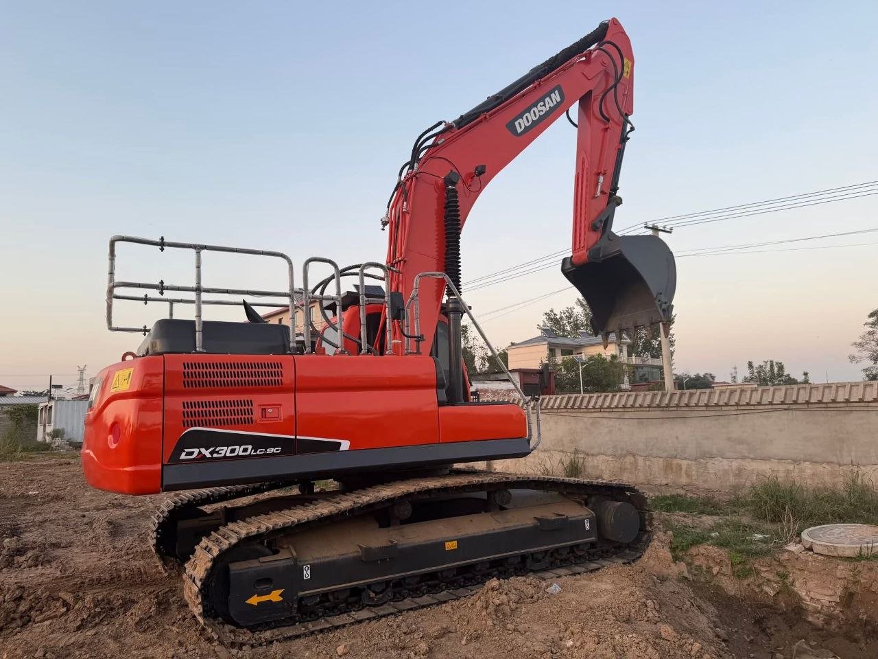 Doosan loader for sale in Egypt, Doosan dx300 model 2017 located in Alexandria, the best site for selling heavy equipment in Egypt.