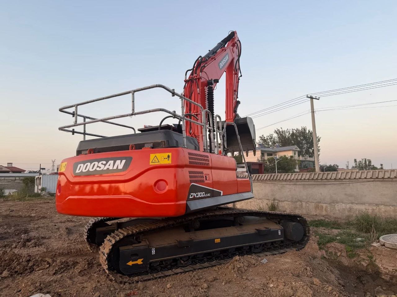 Doosan loader for sale in Egypt, Doosan dx300 model 2017 located in Alexandria, the best site for selling heavy equipment in Egypt.