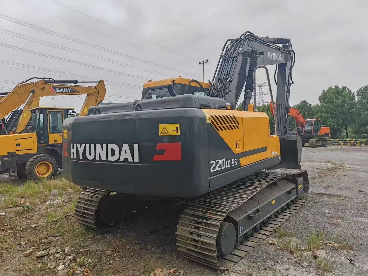 حفار هيونداي للبيع في مصر، هيونداي 220LC-9S موديل 2016 تواجد اسكندرية، افضل موقع لبيع المعدات الثقيلة في مصر