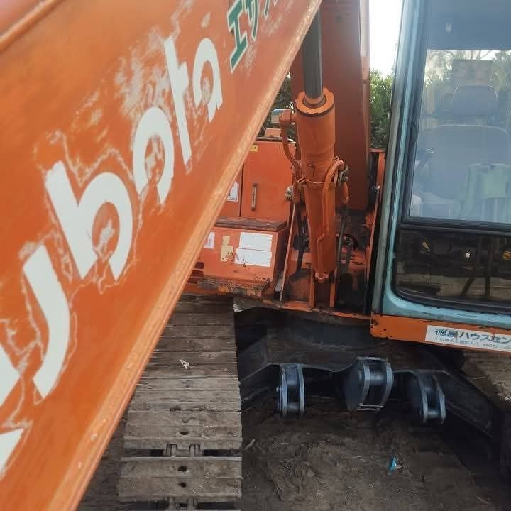 Loader China for sale in Egypt, China 60 model 1989 located in Alexandria, the best site for selling heavy equipment in Egypt.