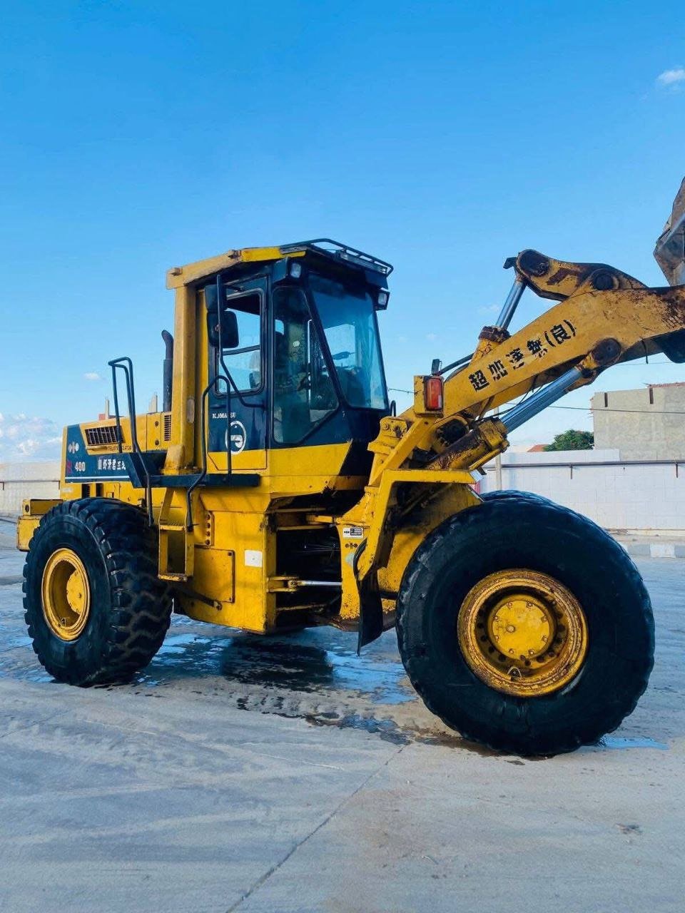 Komatsu loader for sale in Egypt, Komatsu 380 model 2006 located in Cairo, the best site for selling heavy equipment in Egypt