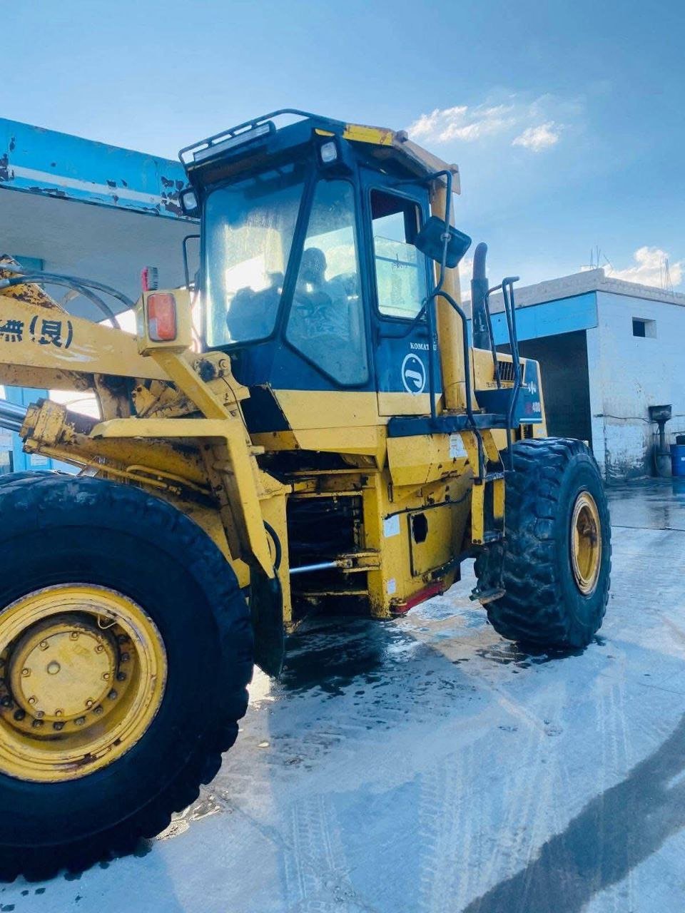 Komatsu loader for sale in Egypt, Komatsu 380 model 2006 located in Cairo, the best site for selling heavy equipment in Egypt