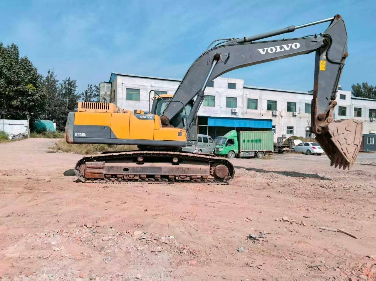 حفار فولفو للبيع في مصر، فولفو 300 موديل 2016 تواجد اسكندرية، افضل موقع لبيع المعدات الثقيلة في مصر