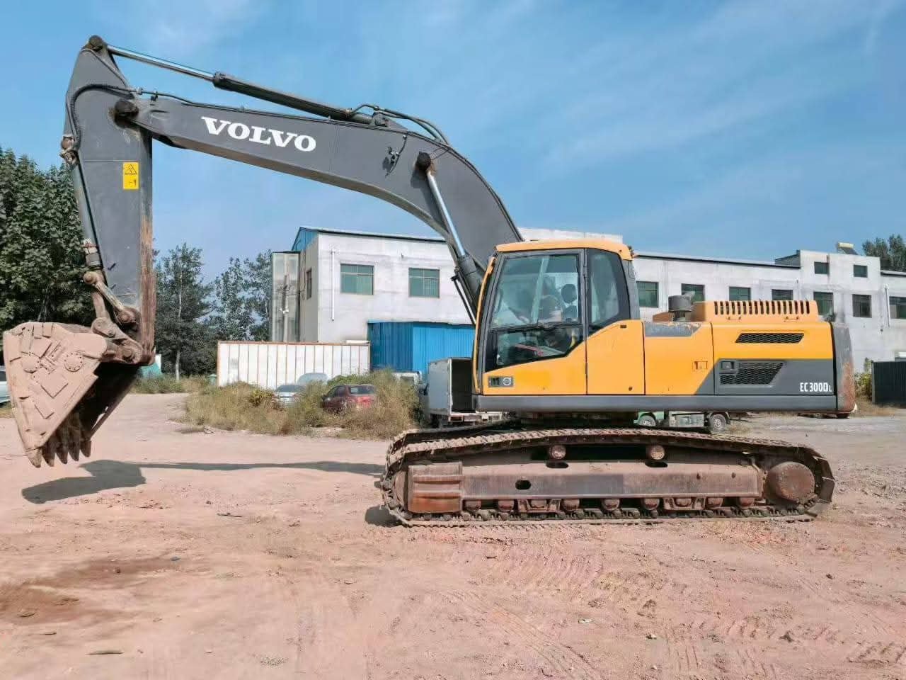 حفار فولفو للبيع في مصر، فولفو 300 موديل 2016 تواجد اسكندرية، افضل موقع لبيع المعدات الثقيلة في مصر