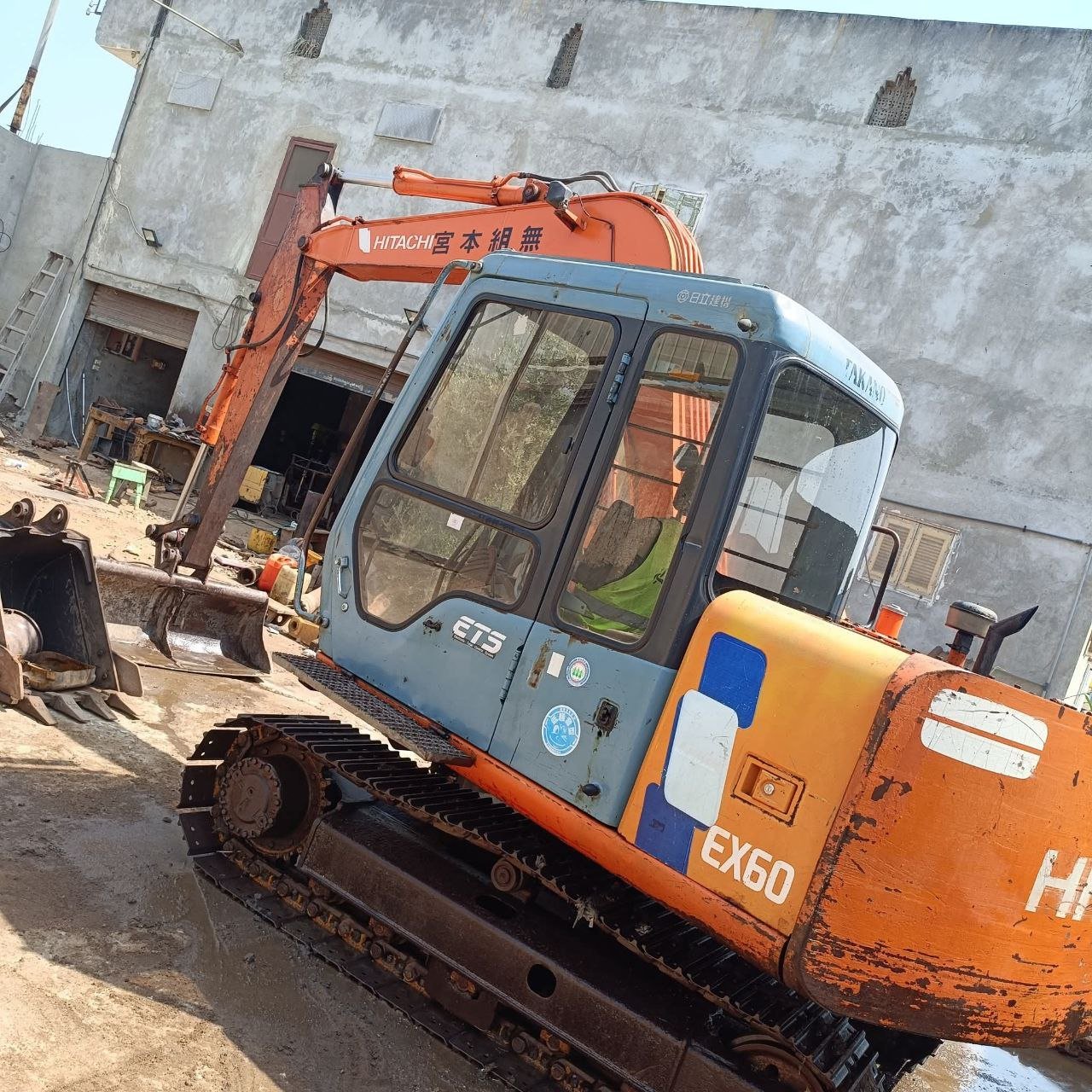 حفار هيونداي للبيع في مصر، هيونداي 60 موديل 2012 تواجد اسكندرية، افضل موقع لبيع المعدات الثقيلة في مصر