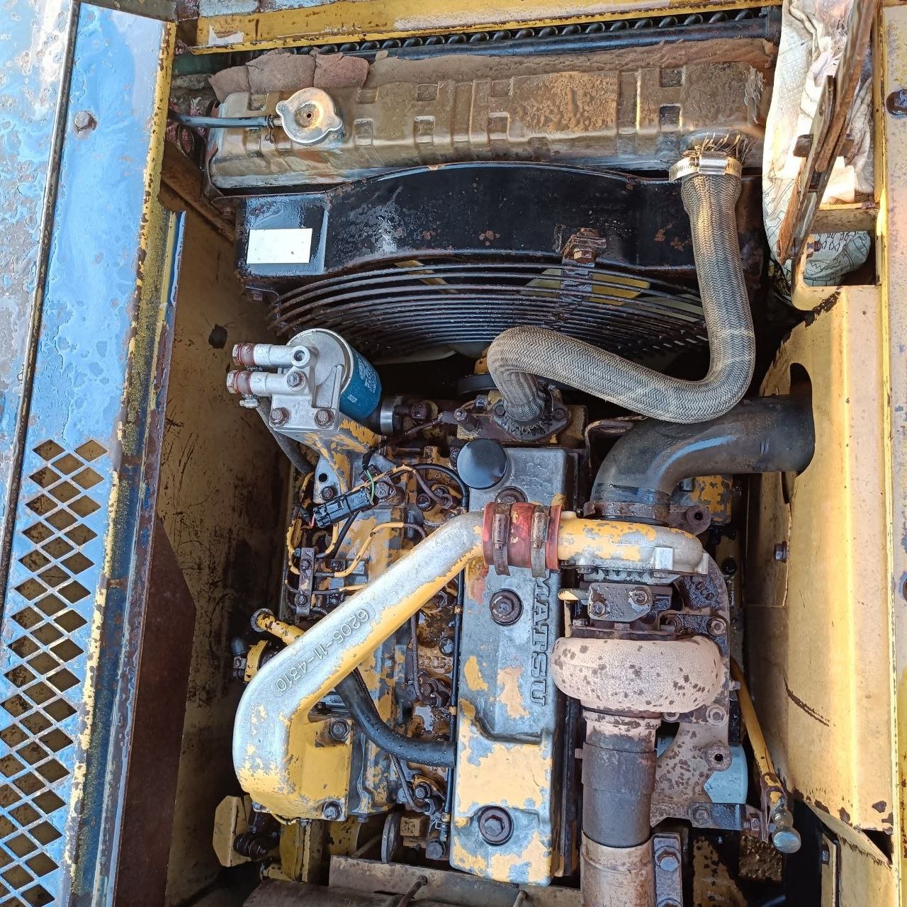 حفار كوماتسو للبيع في مصر، كوماتسو 120 موديل 2012 تواجد اسكندرية، افضل موقع لبيع المعدات الثقيلة في مصر