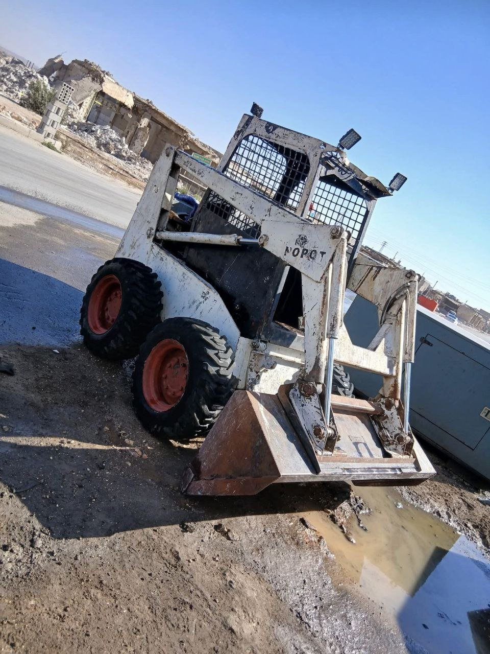 بوبكات للبيع في مصر، بوبكات 825 موديل 2002 تواجد الجيزة، افضل موقع لبيع المعدات الثقيلة في مصر