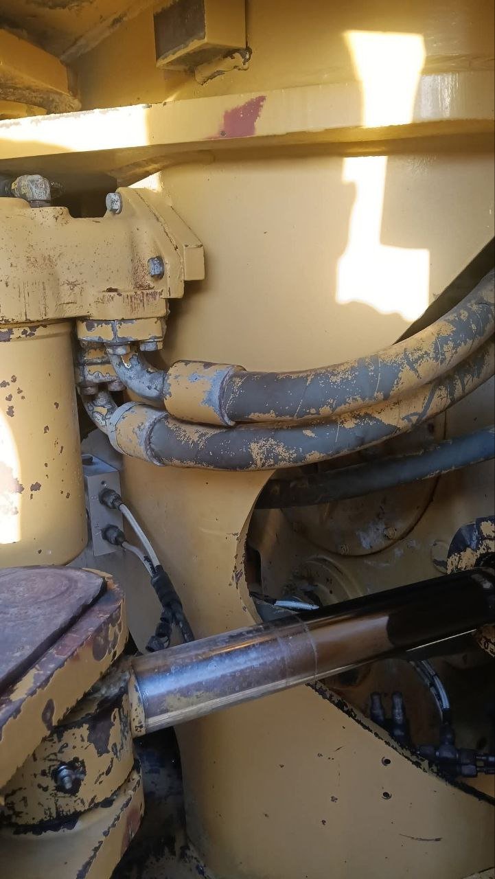 Caterpillar loader for sale in Egypt, Caterpillar 966F, model 1997, located in Giza. The best site for selling heavy equipment in Egypt.