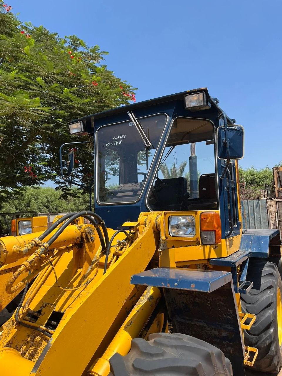 Caterpillar loader for sale in Egypt, Caterpillar WA150, 2001 model, located in Cairo. The best site to sell heavy equipment in Egypt.