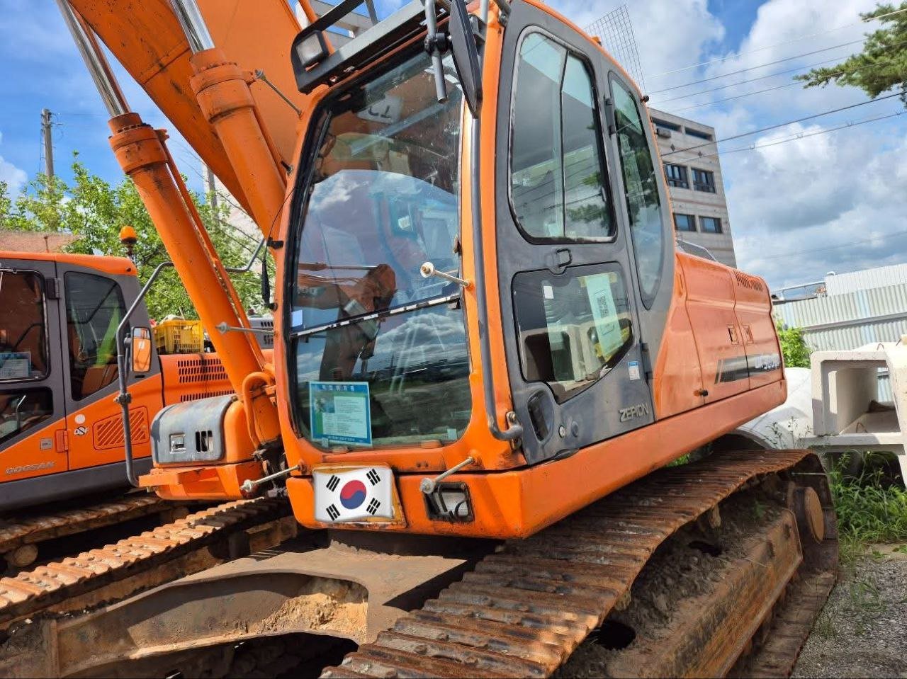 Doosan excavator for sale in Egypt, Doosan 300 model 2013 available in Cairo, the best site for selling heavy equipment in Egypt
