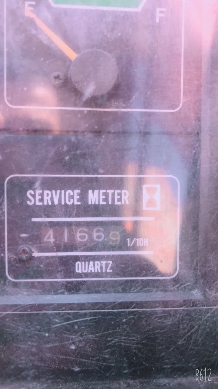 Hitachi excavator for sale in Egypt, Hitachi 210 model 2010 located in Cairo, the best site for selling heavy equipment in Egypt