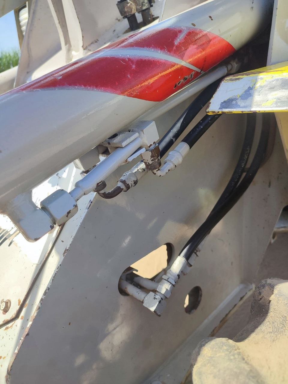 Loader for sale in Egypt, Komatsu 30, model 1995, located in Cairo. The best site for selling heavy equipment in Egypt.