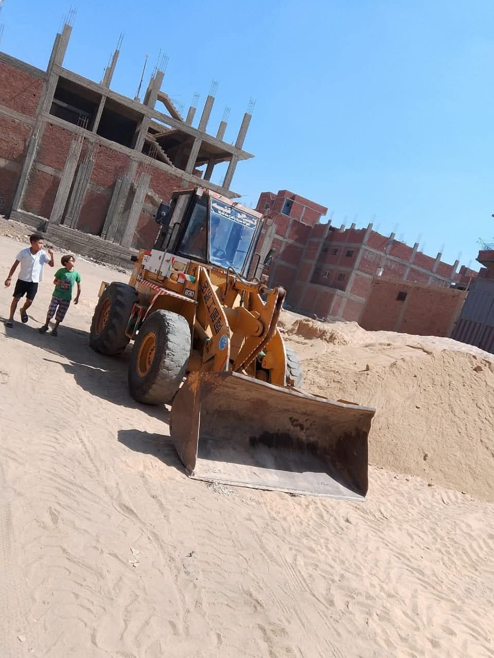 Loader for sale in Egypt, TCM 830 model 1996, located in Cairo. The best site for selling heavy equipment in Egypt.